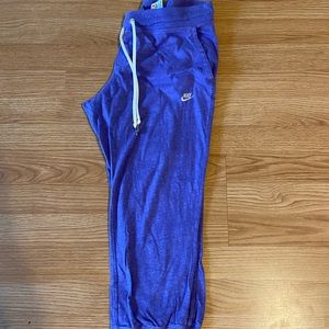 Lightweight capris